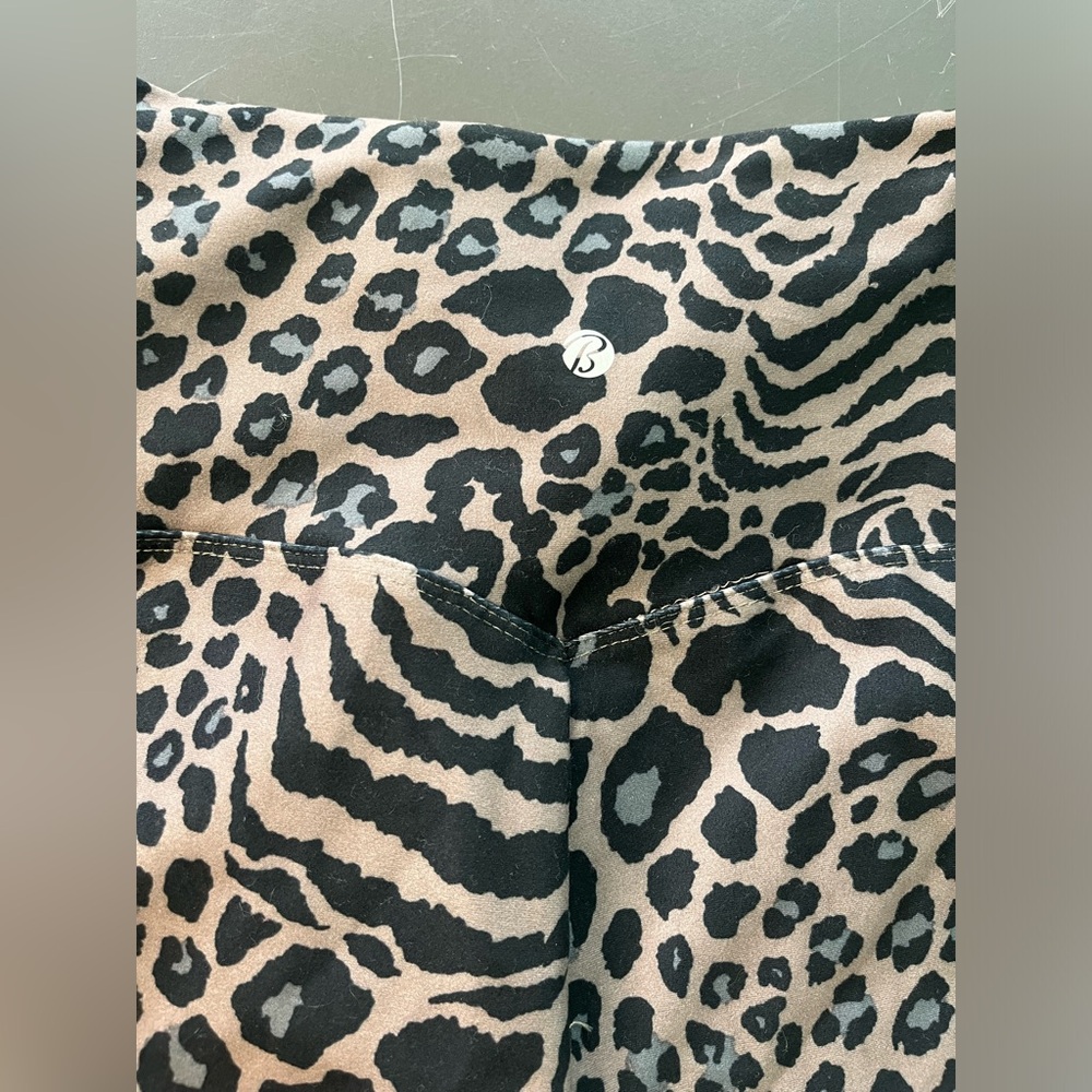 Bally total fitness leopard mash cinder size M. - Picture 4 of 5